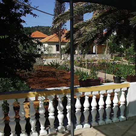 Seaside Holiday House - 690 *